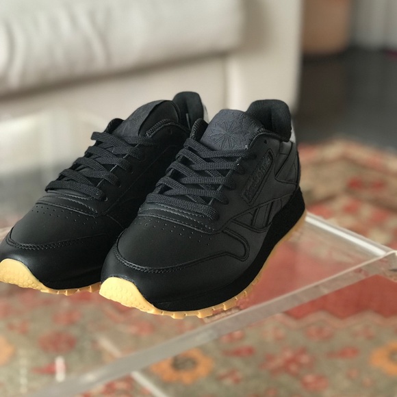 Reebok Shoes - NWT Reebok Classics Black Leather Met Diamond